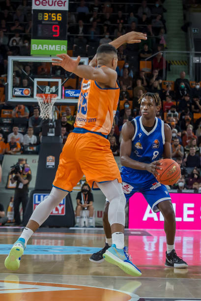 疑吸引了国 疑吸引了国