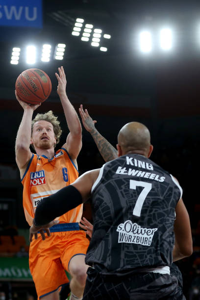 在效力浙江 在效力浙江